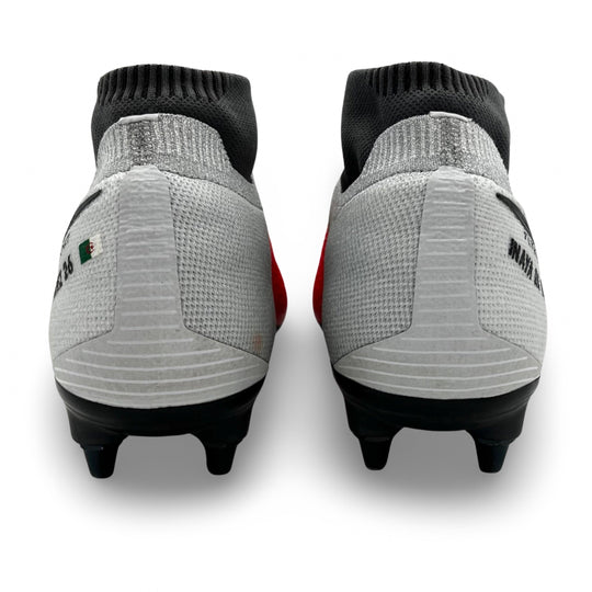 رياض محرز يرتدي حذاء Nike Phantom VSN Elite في مباراة 2018/19