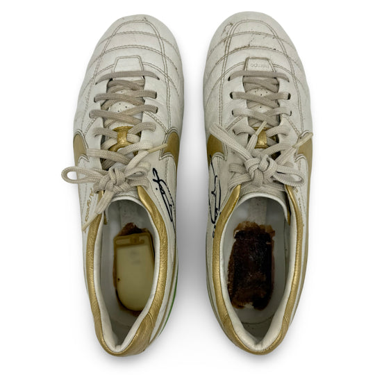 Nike Tiempo Air Legend, usada por Andrea Pirlo en partidos, 1 gol y 3 asistencias, doble firma y fotocombinada - 2007/08