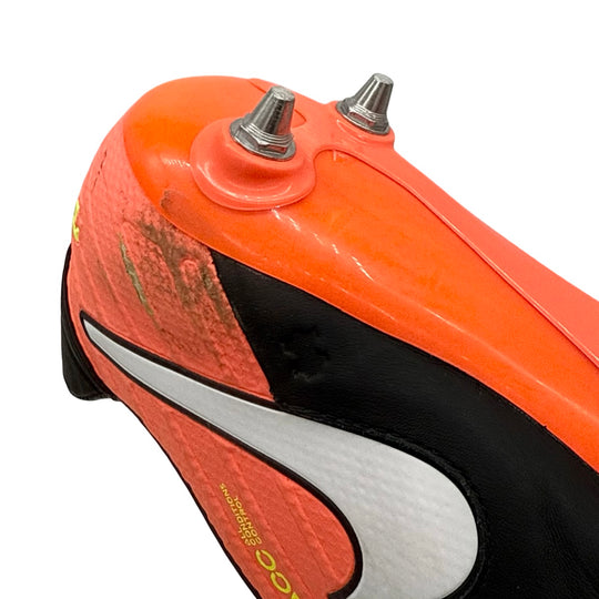 Gerard Piqué Match Worn Nike Tiempo Legend VI - 2016/17