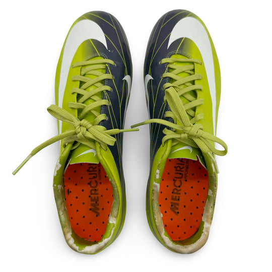 بيدرو ماتش يرتدي حذاء Nike Mercurial Vapor Superfly II لموسم 2010/11
