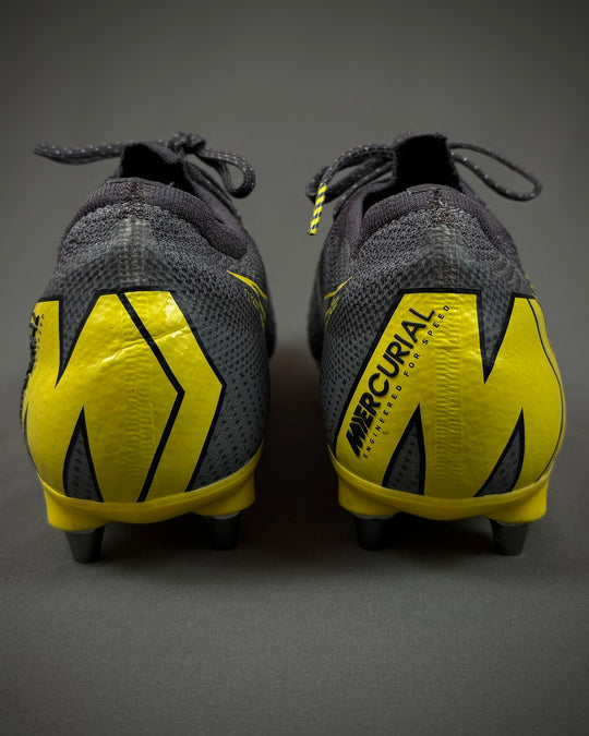 Ashley Young | Player-Worn Boots | 2017/18 | Manchester United
