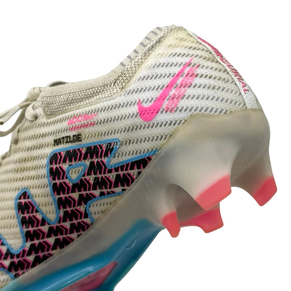 Bruno Fernandes match-worn boots, hand signed, from the 2022/23 season with Manchester United.