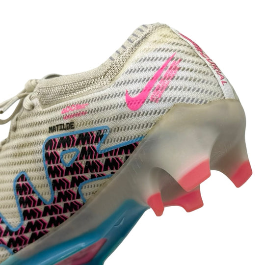 Bruno Fernandes match-worn boots, hand signed, from the 2022/23 season with Manchester United.