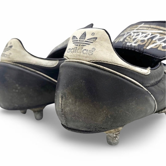 Mark Hughes partido desgastado Adidas Profi firmado 1985 FA Cup Final