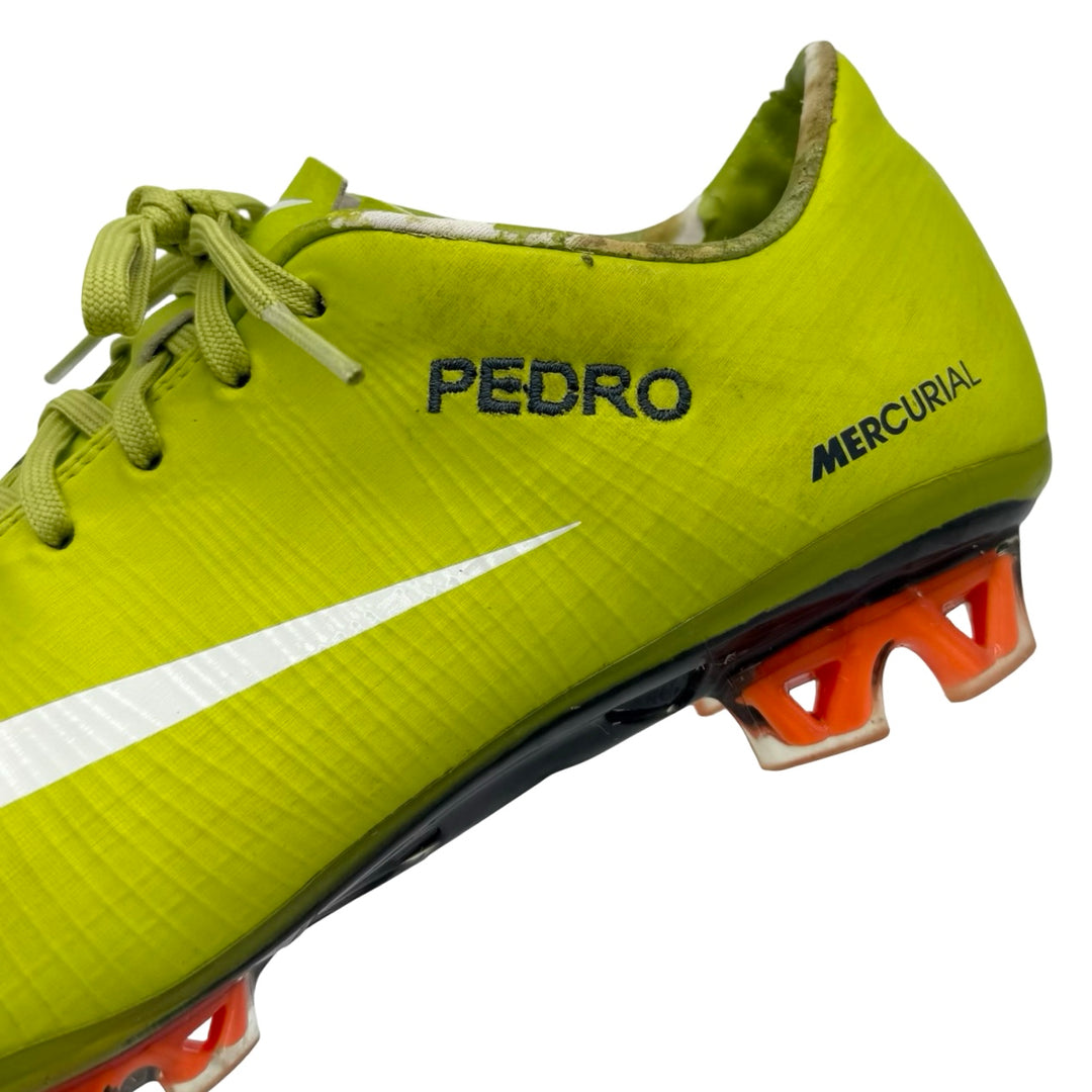 بيدرو ماتش يرتدي حذاء Nike Mercurial Vapor Superfly II لموسم 2010/11