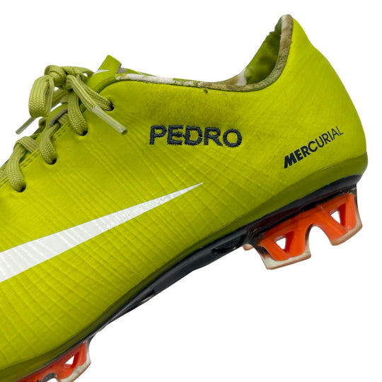 بيدرو ماتش يرتدي حذاء Nike Mercurial Vapor Superfly II لموسم 2010/11