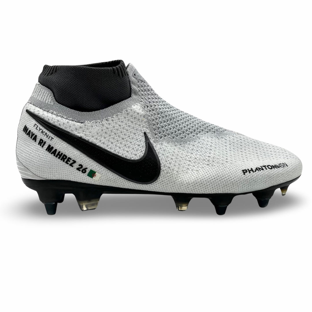 رياض محرز يرتدي حذاء Nike Phantom VSN Elite في مباراة 2018/19