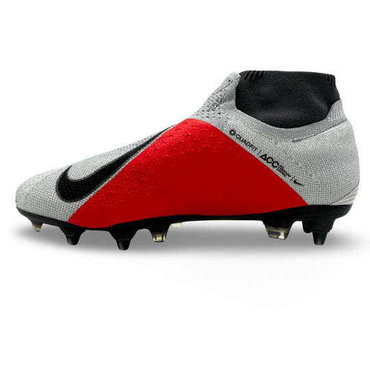 رياض محرز يرتدي حذاء Nike Phantom VSN Elite في مباراة 2018/19