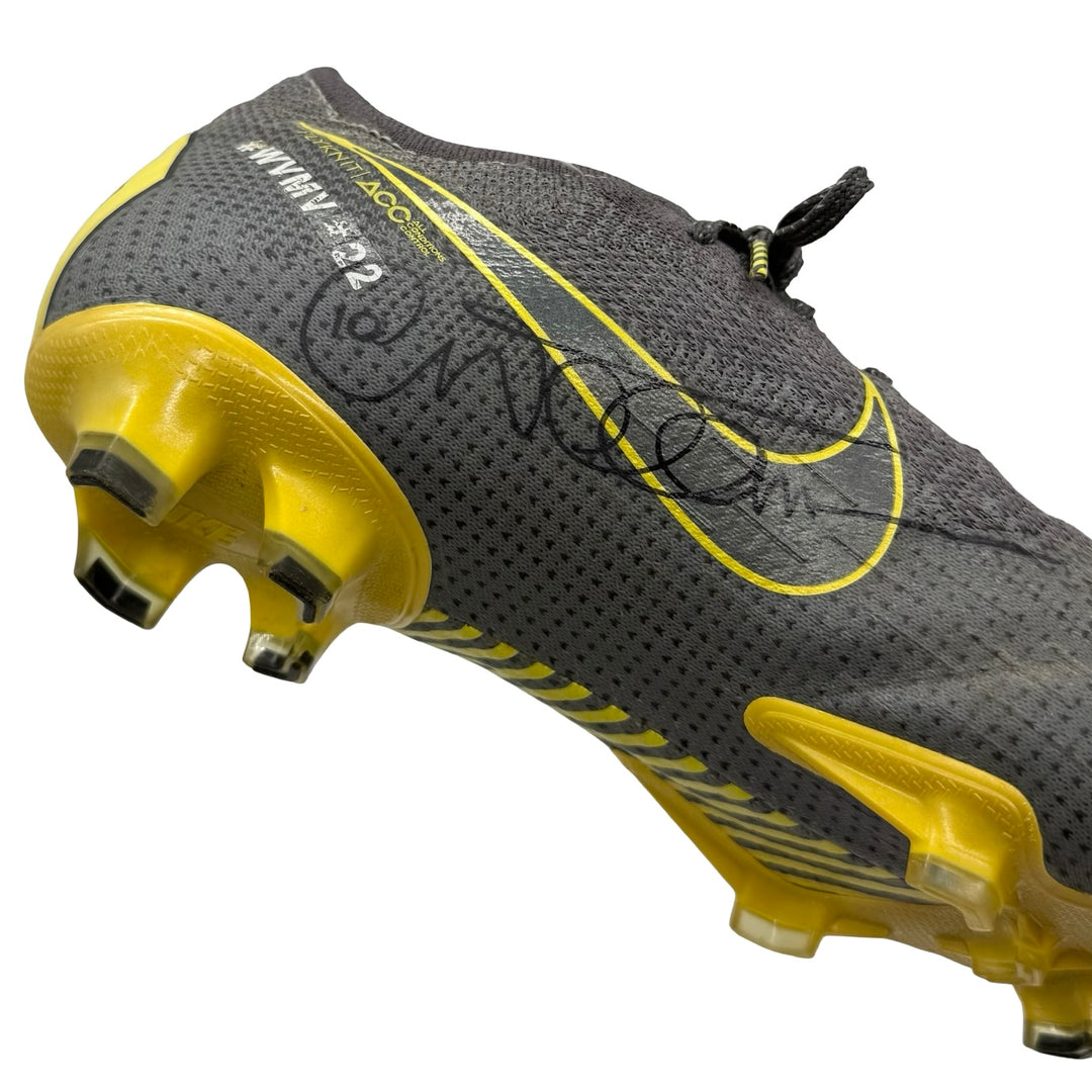 Willian Match Worn, 5 Assists, Dual Signed Nike Mercurial Vapor 12 Elite - 2019 UEFA Europa League Final & 2018/19