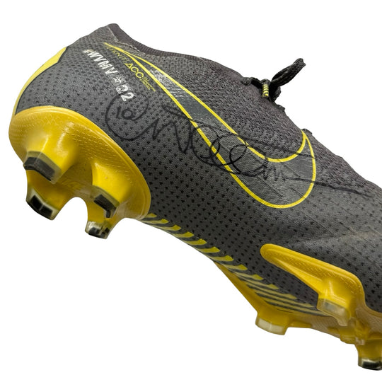 Willian Match Worn, 5 Assists, Dual Signed Nike Mercurial Vapor 12 Elite - 2019 UEFA Europa League Final & 2018/19