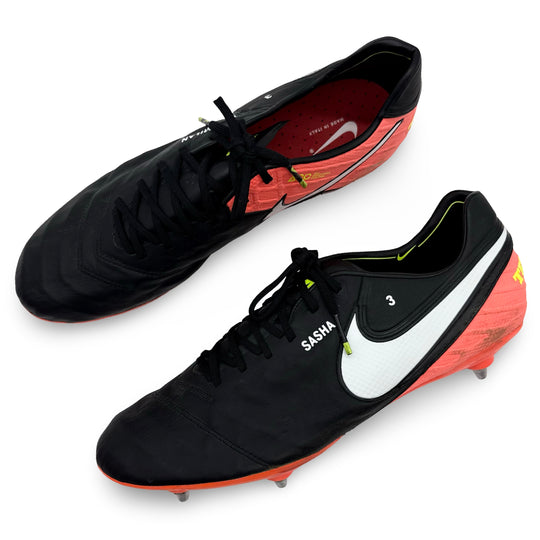 Gerard Piqué Match Worn Nike Tiempo Legend VI - 2016/17