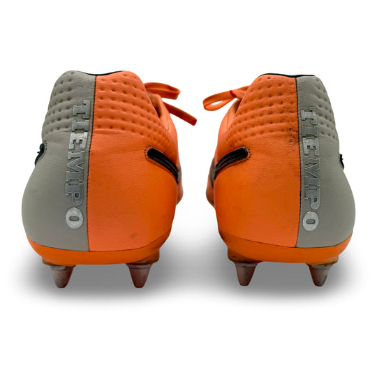 Nike Tiempo Legend V usada por Chris Smalling en partidos - 2013/14