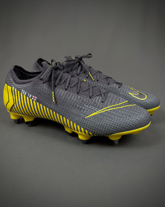 Ashley Young | Player-Worn Boots | 2017/18 | Manchester United