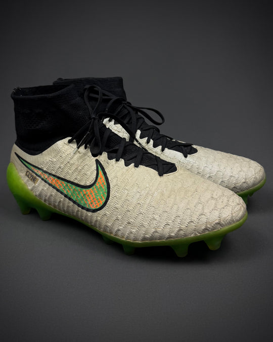 Nathaniel Clyne | Player-Worn Boots | 2014/15 | Southampton