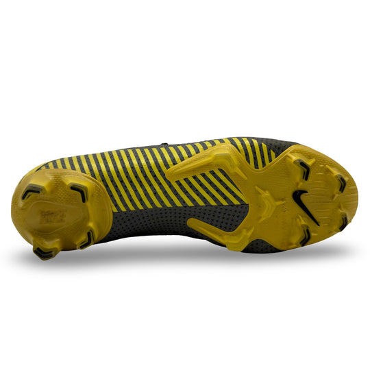 Willian Match Worn, 5 Assists, Dual Signed Nike Mercurial Vapor 12 Elite - 2019 UEFA Europa League Final & 2018/19