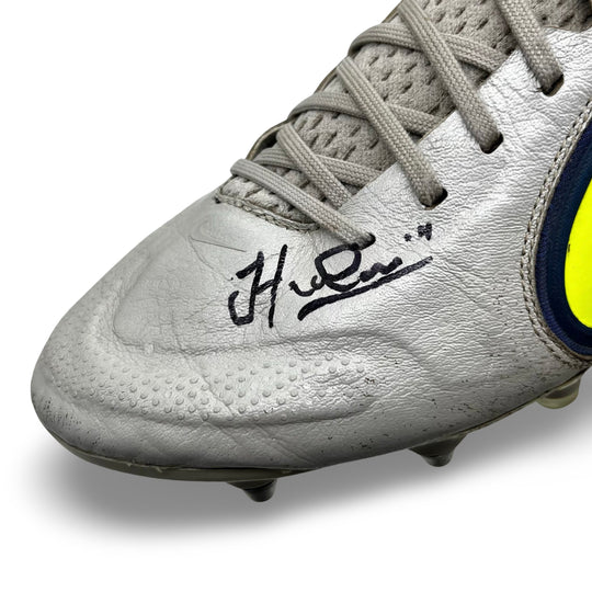 Jordan Henderson firmó las Nike Tiempo Legend IX Elite usadas en partidos de la final de la FA Cup 2021/22 y 2022