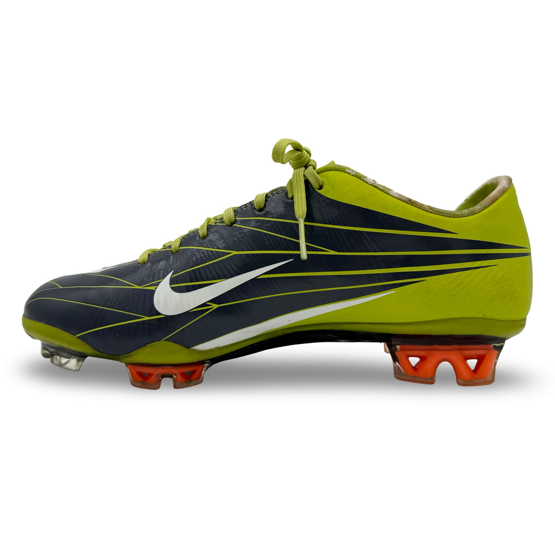 بيدرو ماتش يرتدي حذاء Nike Mercurial Vapor Superfly II لموسم 2010/11