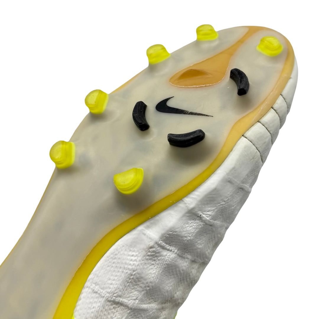 Kevin De Bruyne Match Worn, 1 Assist, Photo-Matched Nike Magista Obra II - 2016/17