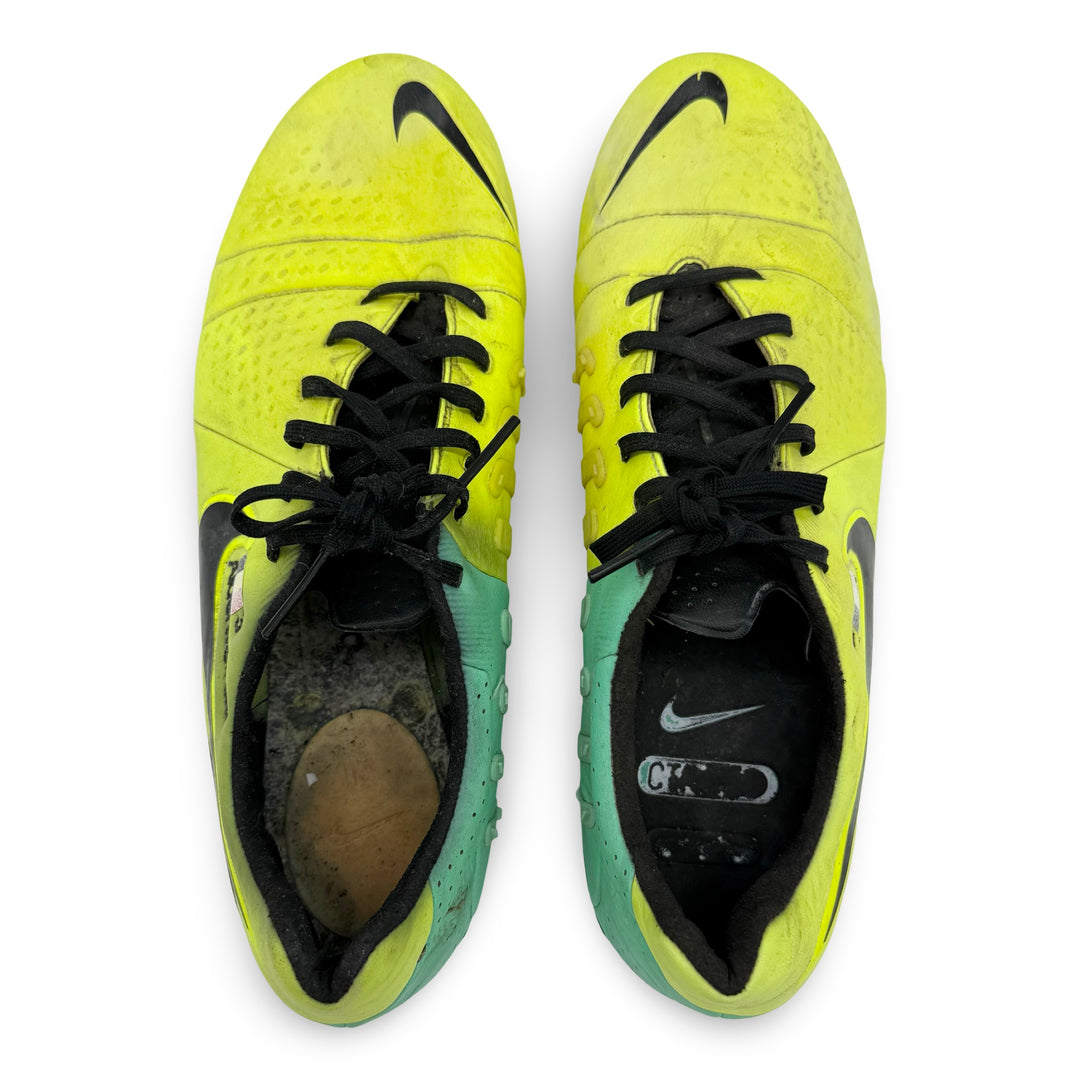 Toby Alderweireld Match Worn Nike CTR360 Maestri III - 2013/14