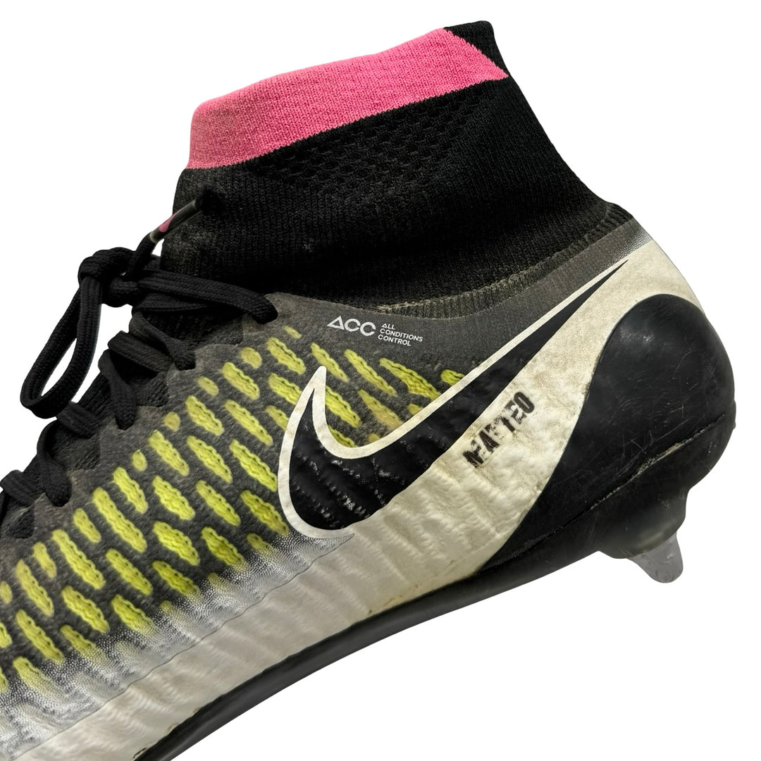 Leonardo Bonucci Match Worn Nike Magista Obra - 2015/16