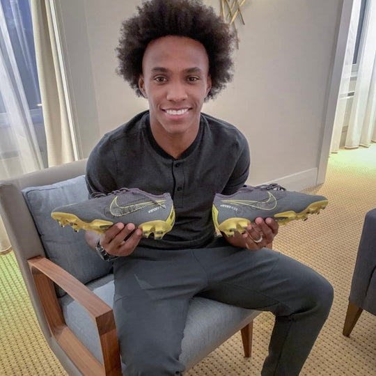 Willian | Match-Worn Boots | Dual Hand-Signed | 2018/19 | 2019 UEL Final | 5 Assists | Chelsea
