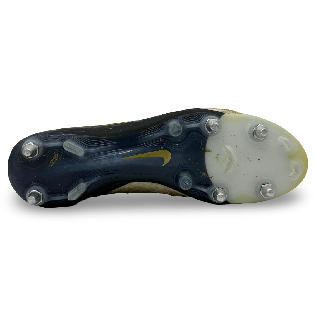 Nathan Aké 比赛穿着、照片匹配 Nike Phantom II Luna - 2023/24 年、2024 年足总杯决赛