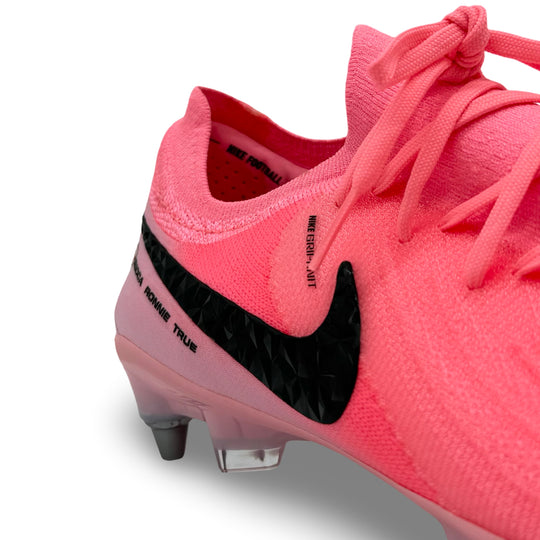 Phil Foden recibe las Nike Phantom GX II Elite de la Eurocopa 2024