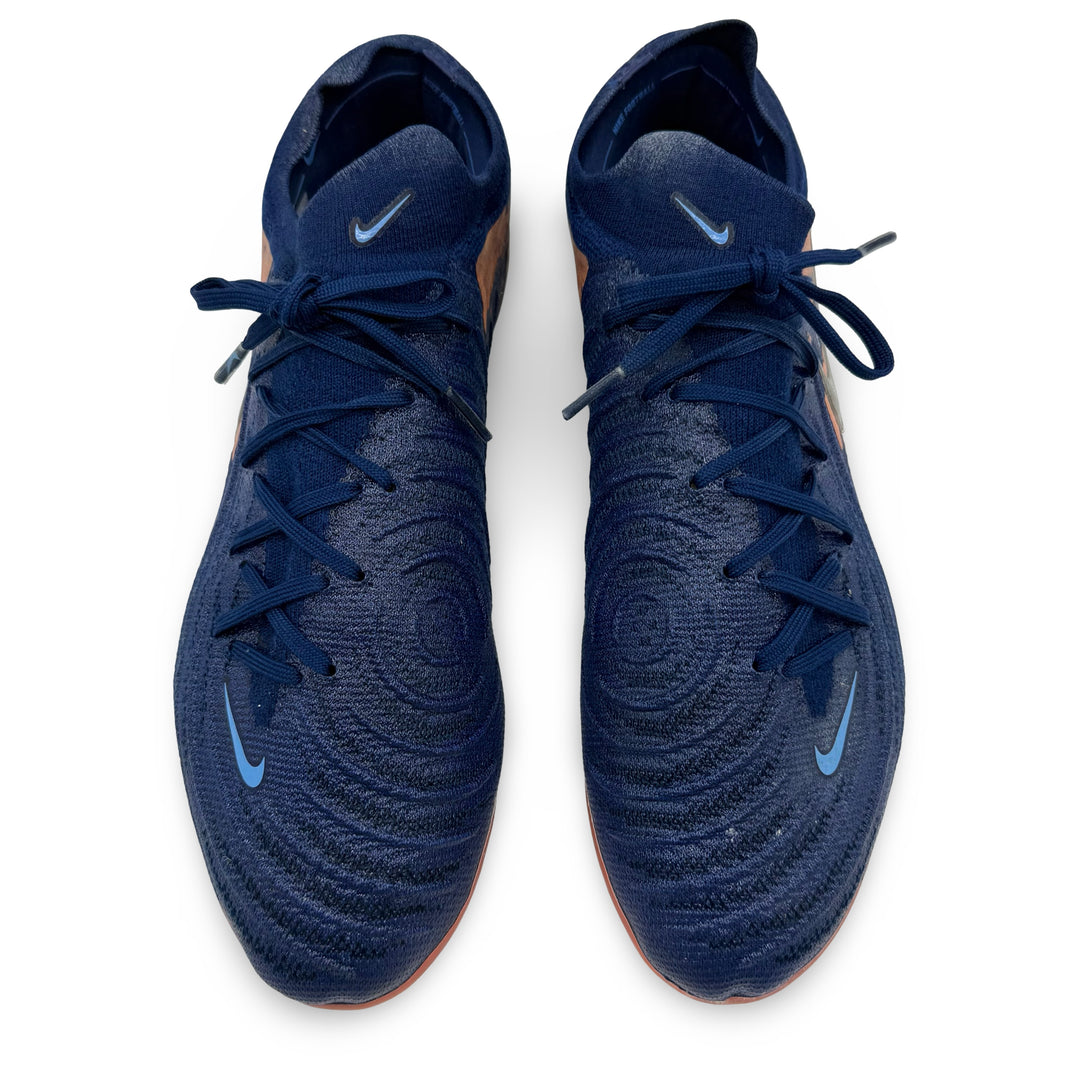 إرلينج هالاند يرتدي ملابس المباراة، 3 أهداف مسجلة، صورة مطابقة لـ Nike Mercurial Vapor 15 Elite - رقم قياسي في الدوري الإنجليزي الممتاز لموسم الثلاثية 2022/23