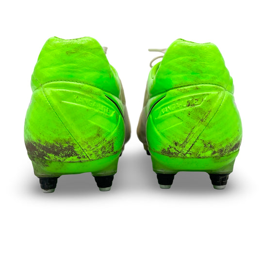 Wayne Rooney Match Worn Nike T90 Laser IV 2012/13
