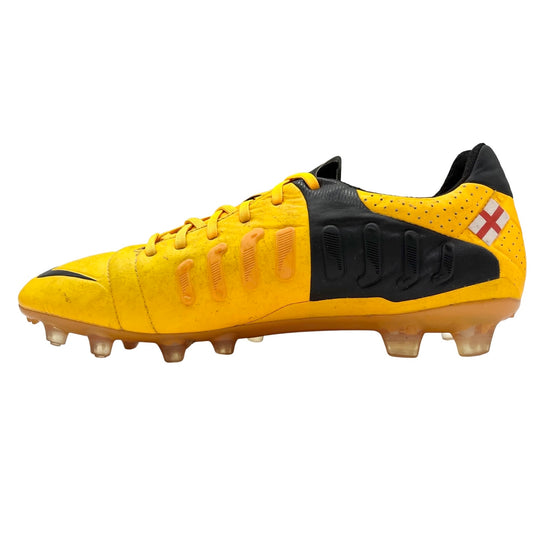 Nike CTR360 Maestri III 2012/13, usada por Alex Oxlade-Chamberlain